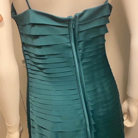 JS Collections Spaghetti Strap Zipper Back Shutter Pleat Stretch Satin - Picture 10 of 13